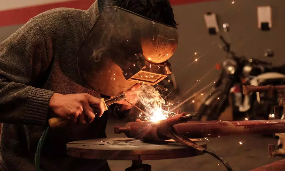 Chirurgien de la mécanique - Mono500