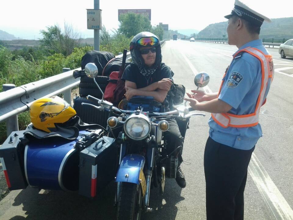 Road trip en side-car d'Yves et Cira