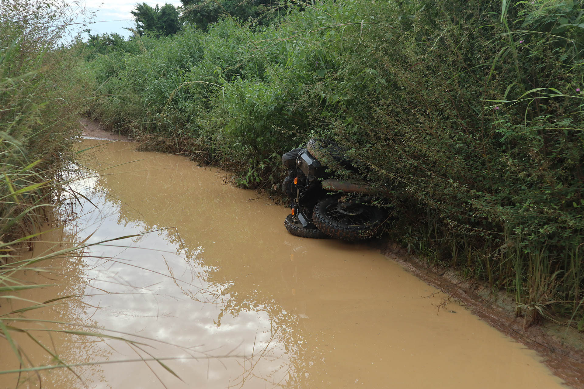 Erwan going south Royal Enfield Himalayan Afrique